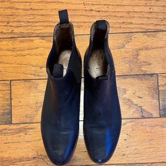 Frye Men’s Chelsea Boots - Picture 5 of 9